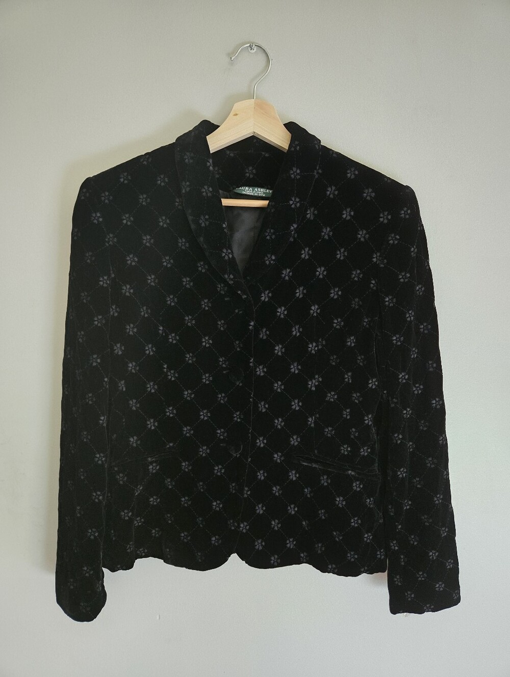 Vintage Laura Ashley Black Silk Blend Velvet Floral Blazer Dark Academia Chic 8